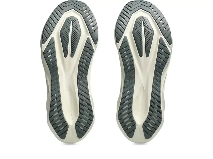 NOVABLAST 5 ASICS TRACK CLUB