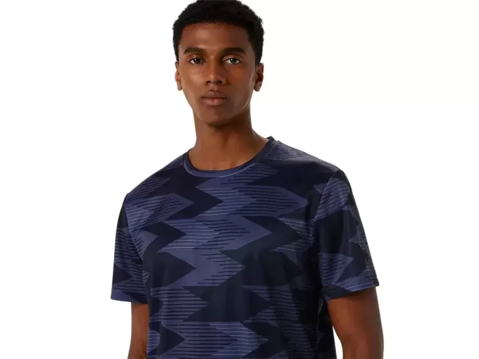 SEZONOWA BLUZKA Z KRÓTKIM RĘKAWEM Z NADRUKIEM NA CAŁEJ POWIERZCHNI